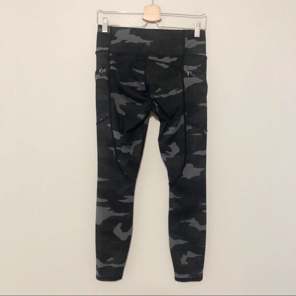 Athleta Camo Contender 7/8 TIght Leggings Style 405480 black size Small - Picture 4 of 10
